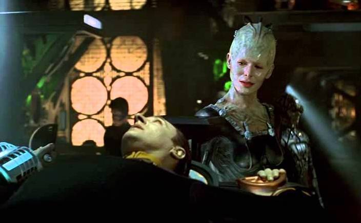 Borg Queen restrains Data